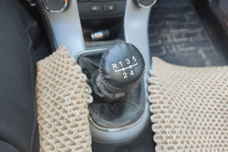 Used Chevrolet Cruze 2009 1.6L SL MT Gear Lever