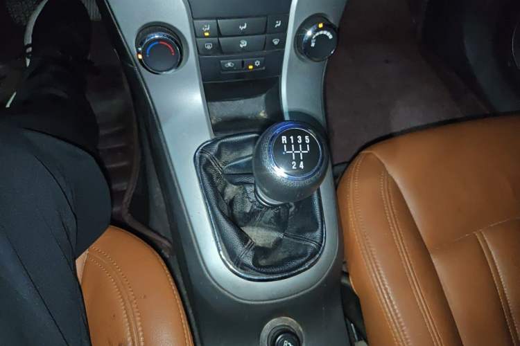 Used Chevrolet Cruze 2009 1.6L SE MT Gear Lever