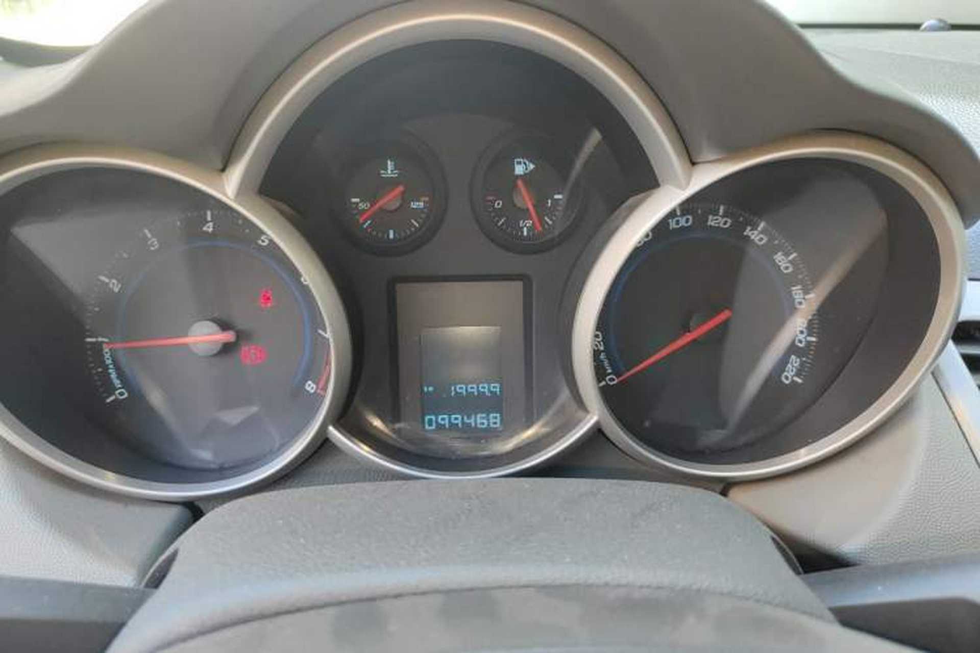 Used Chevrolet Cruze 2009 1.6L SL MT Instrument Cluster