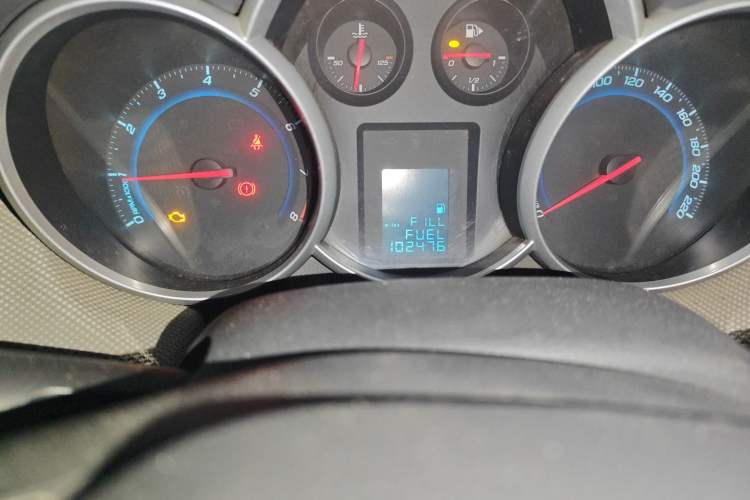 Used Chevrolet Cruze 2009 1.6L SL MT Odometer Close Up