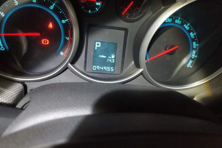 Used Chevrolet Cruze 2009 1.8L SE AT Odometer Close Up