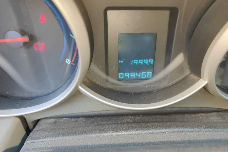 Used Chevrolet Cruze 2009 1.6L SL MT Odometer Close Up