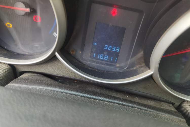 Used Chevrolet Cruze 2009 1.6L SE MT Odometer Close Up