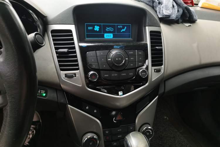 Used Chevrolet Cruze 2009 1.8L SX Automatic Audio And AC Panel