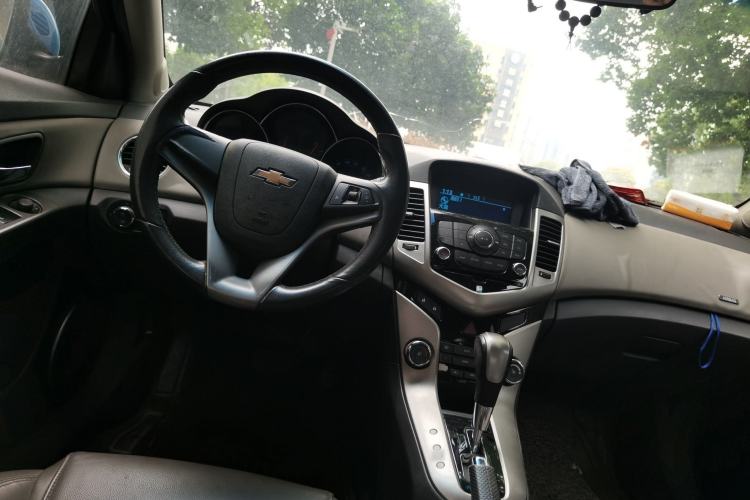 Used Chevrolet Cruze 2009 1.8L SX Automatic Center Console