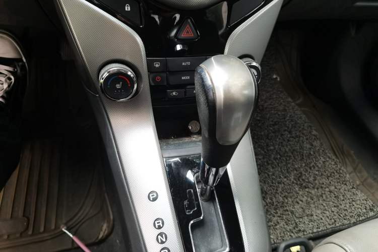 Used Chevrolet Cruze 2009 1.8L SX Automatic Gear Lever