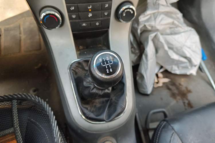 Used Chevrolet Cruze 2009 1.6L SE MT Gear Lever
