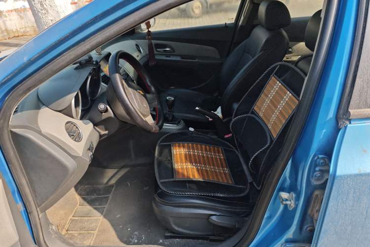Used Chevrolet Cruze 2009 1.6L SE MT Left Front Seat