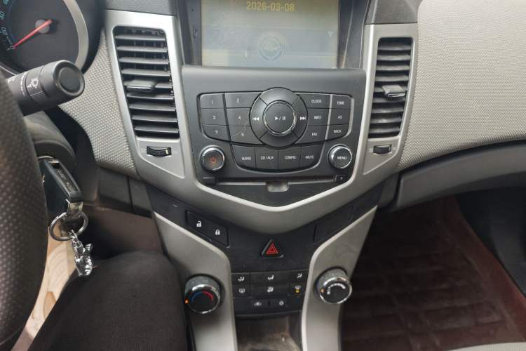 Used Chevrolet Cruze 2009 1.6L SE MT Audio And AC Panel
