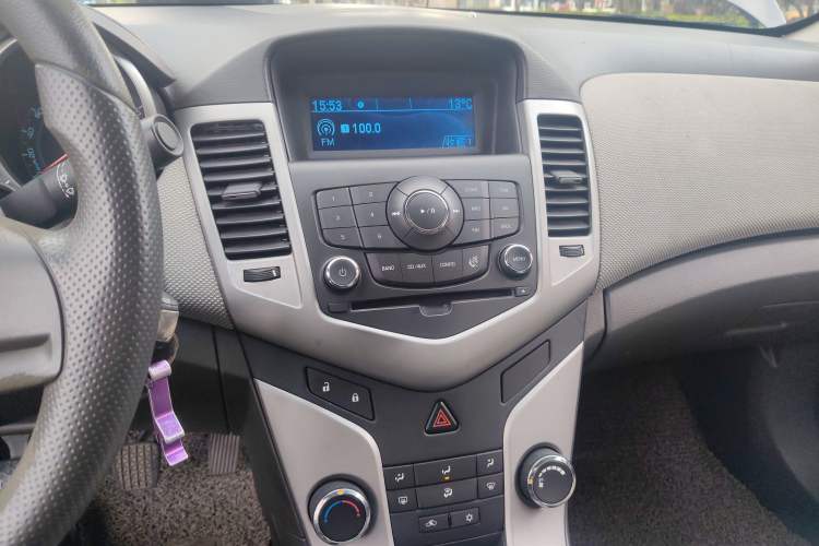 Used Chevrolet Cruze 2009 1.6L SE MT Audio And AC Panel