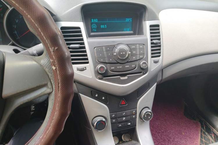 Used Chevrolet Cruze 2009 1.6L SE MT Audio And AC Panel