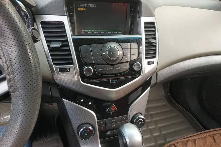 Used Chevrolet Cruze 2009 1.8L SX Automatic Audio And AC Panel