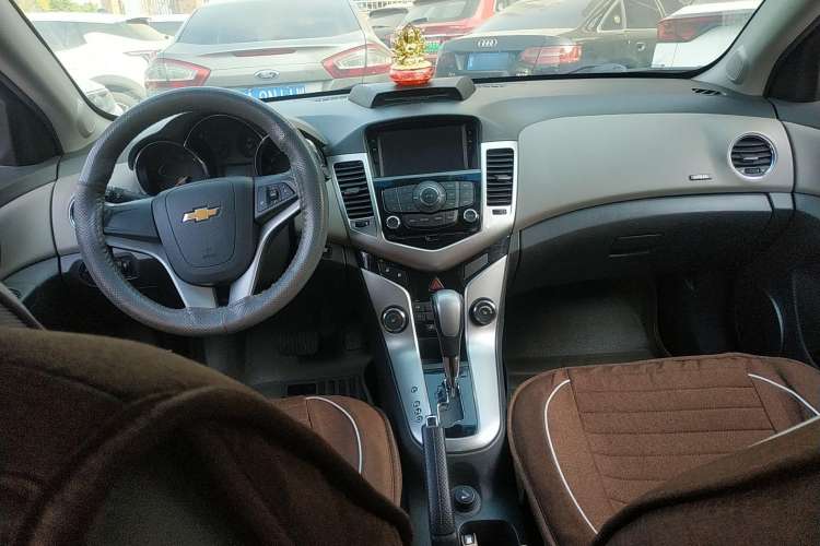 Used Chevrolet Cruze 2009 1.8L SX Automatic Center Console