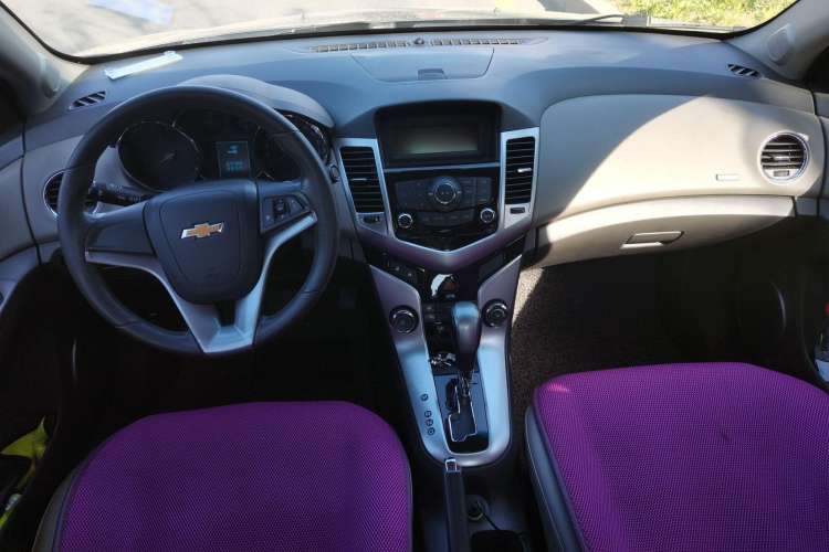 Used Chevrolet Cruze 2009 1.8L SX Automatic Center Console