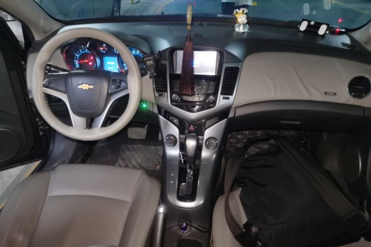 Used Chevrolet Cruze 2009 1.8L SX Automatic Center Console