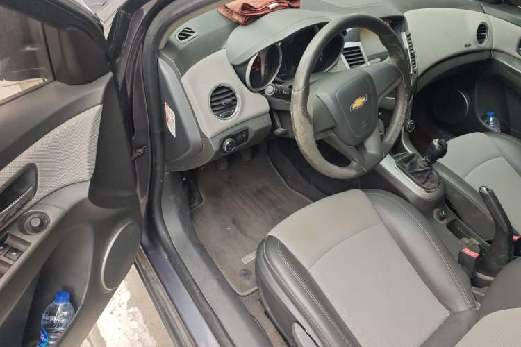 Used Chevrolet Cruze 2009 1.6L SE MT Driver Seat