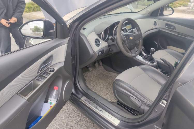 Used Chevrolet Cruze 2009 1.6L SE MT Driver Seat