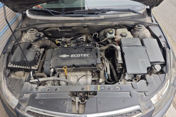 Used Chevrolet Cruze 2009 1.6L SE MT Engine Bay