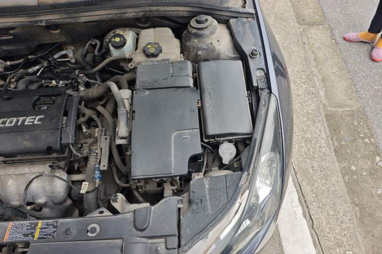 Used Chevrolet Cruze 2009 1.6L SE MT Engine Bay Left