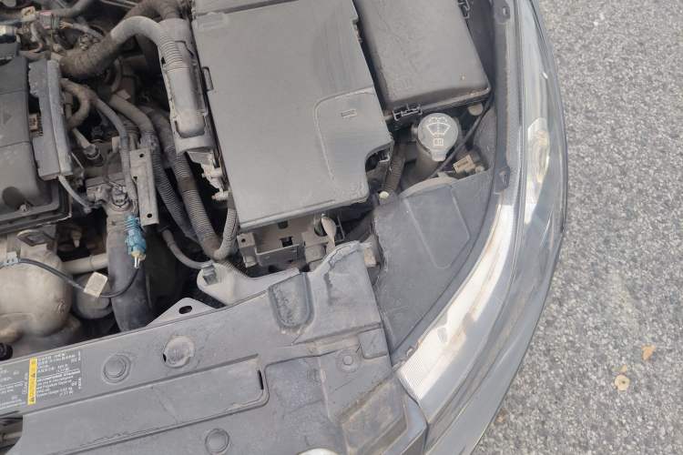 Used Chevrolet Cruze 2009 1.6L SE MT Engine Bay Left