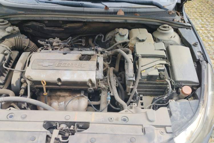 Used Chevrolet Cruze 2009 1.6L SE MT Engine Bay Left
