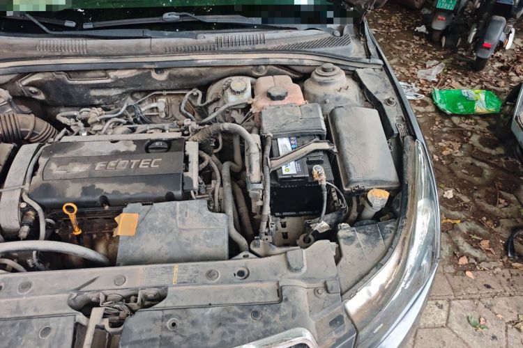 Used Chevrolet Cruze 2009 1.6L SE MT Engine Bay Left