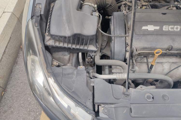 Used Chevrolet Cruze 2009 1.6L SE MT Engine Bay Right