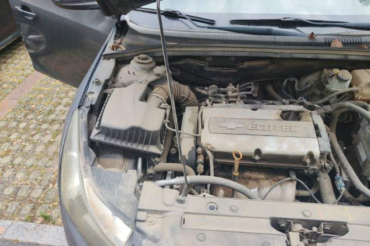 Used Chevrolet Cruze 2009 1.6L SE MT Engine Bay Right