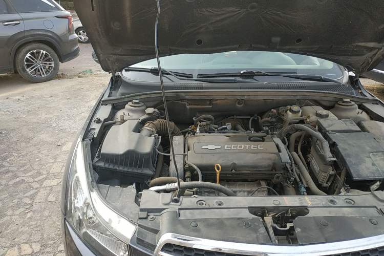 Used Chevrolet Cruze 2009 1.8L SX Automatic Engine Bay Right
