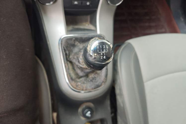 Used Chevrolet Cruze 2009 1.6L SE MT Gear Lever