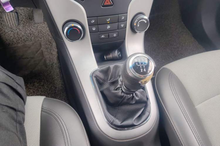 Used Chevrolet Cruze 2009 1.6L SE MT Gear Lever
