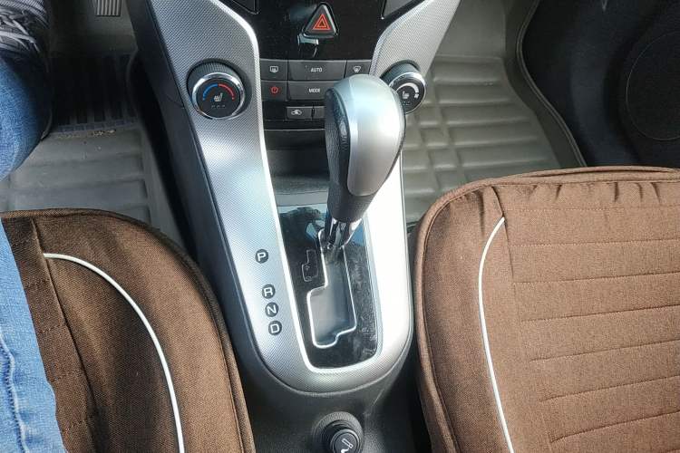 Used Chevrolet Cruze 2009 1.8L SX Automatic Gear Lever