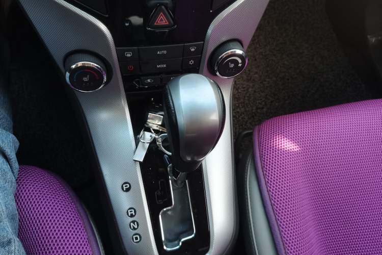 Used Chevrolet Cruze 2009 1.8L SX Automatic Gear Lever