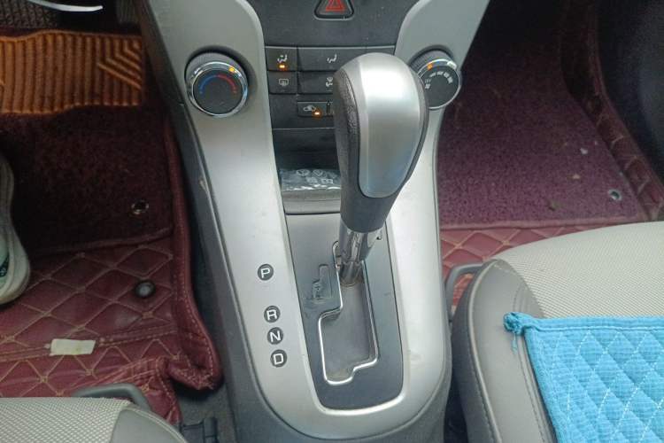 Used Chevrolet Cruze 2009 1.8L SE AT Gear Lever