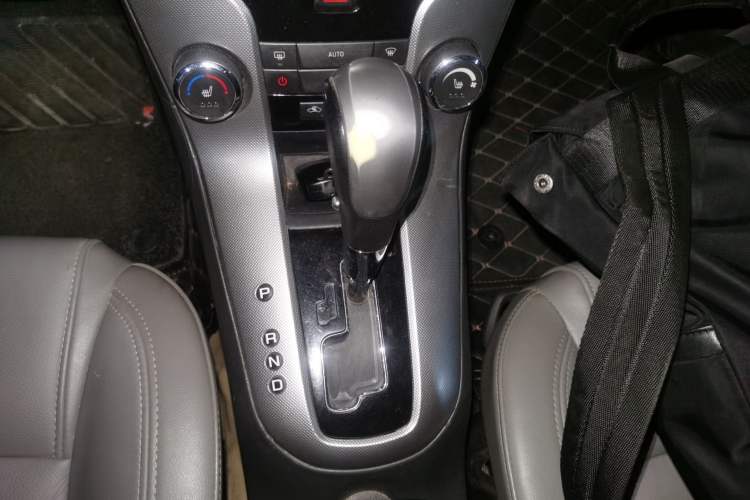 Used Chevrolet Cruze 2009 1.8L SX Automatic Gear Lever