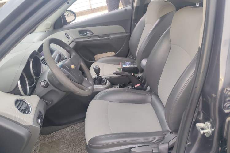 Used Chevrolet Cruze 2009 1.6L SE MT Left Front Seat