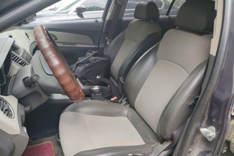 Used Chevrolet Cruze 2009 1.6L SE MT Left Front Seat