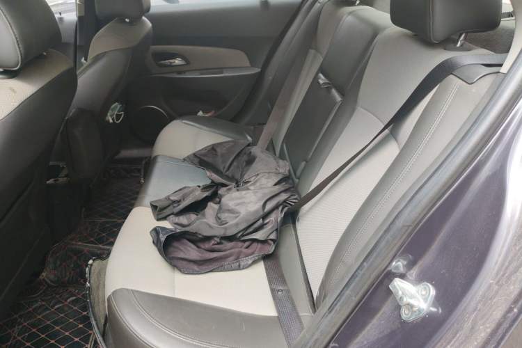 Used Chevrolet Cruze 2009 1.6L SE MT Left Rear Seat