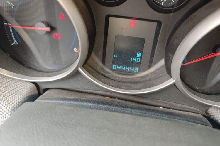 Used Chevrolet Cruze 2009 1.6L SE MT Odometer Close Up