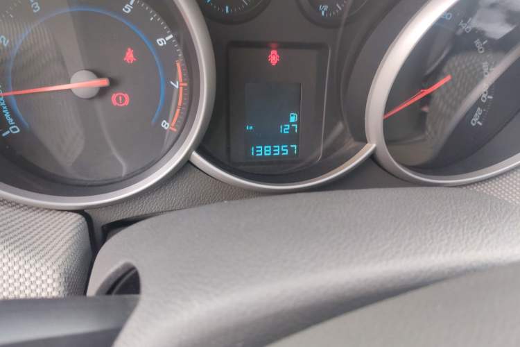 Used Chevrolet Cruze 2009 1.6L SE MT Odometer Close Up