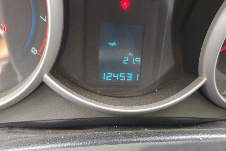 Used Chevrolet Cruze 2009 1.6L SE MT Odometer Close Up