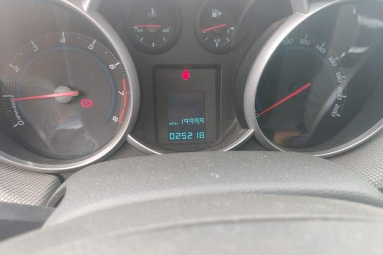 Used Chevrolet Cruze 2009 1.6L SL MT Odometer Close Up