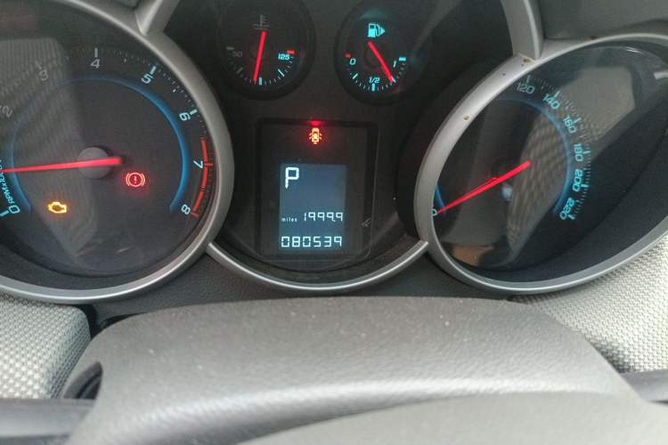 Used Chevrolet Cruze 2009 1.8L SE AT Odometer Close Up