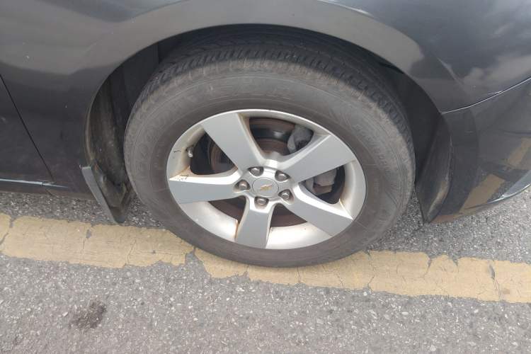 Used Chevrolet Cruze 2009 1.6L SE MT Right Front Wheel Hub