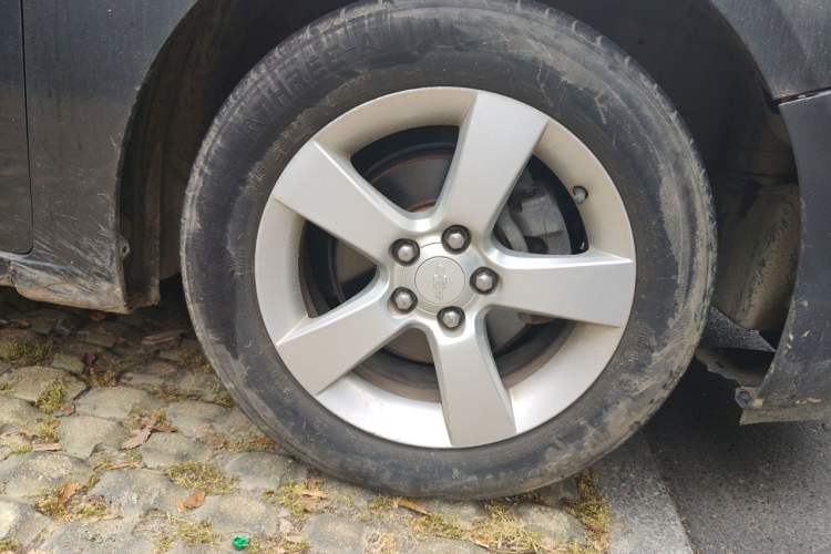 Used Chevrolet Cruze 2009 1.6L SE MT Right Front Wheel Hub