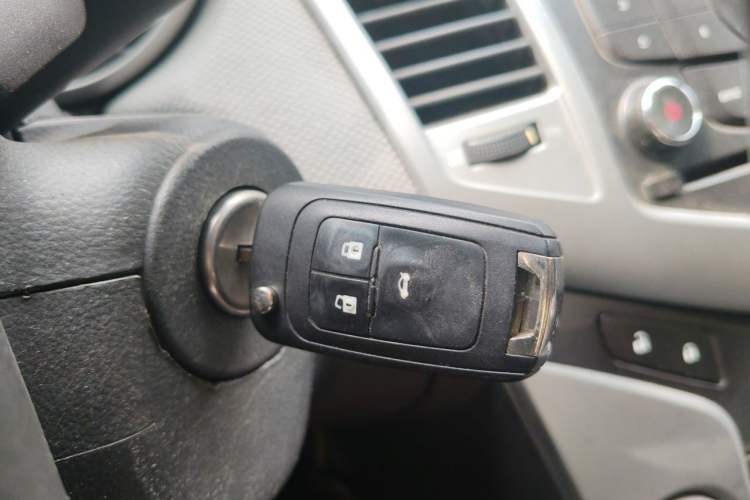Used Chevrolet Cruze 2009 1.6L SE MT Vehicle Key