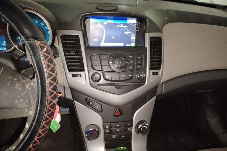 Used Chevrolet Cruze 2009 1.6L SE MT Audio And AC Panel