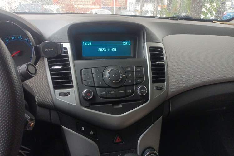 Used Chevrolet Cruze 2009 1.8L SE AT Audio And AC Panel