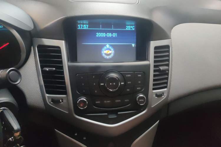 Used Chevrolet Cruze 2009 1.8L SE AT Audio And AC Panel