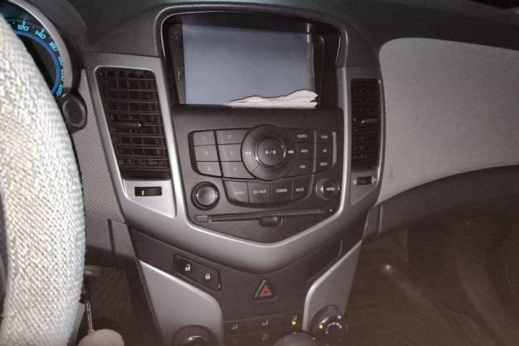 Used Chevrolet Cruze 2009 1.6L SE Automatic Audio And AC Panel